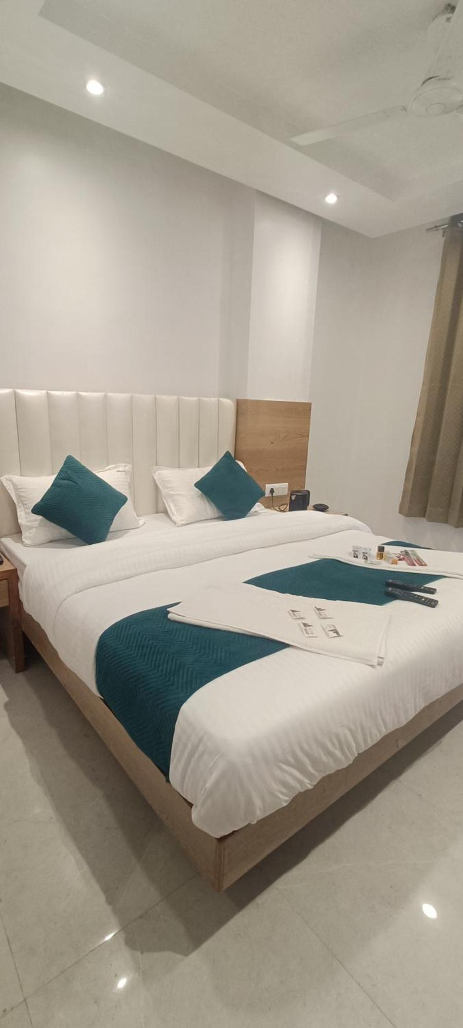 Hotel Family Shree Sai Dham New Delhi
