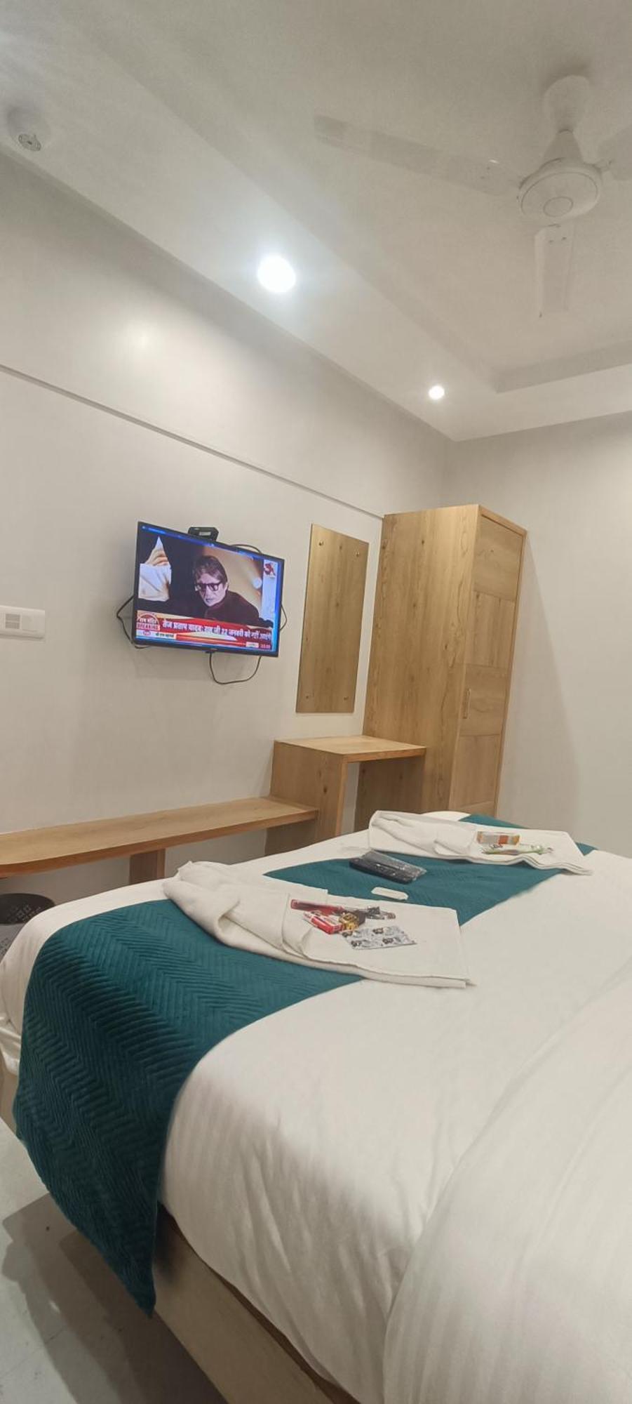 Hotel Family Shree Sai Dham *