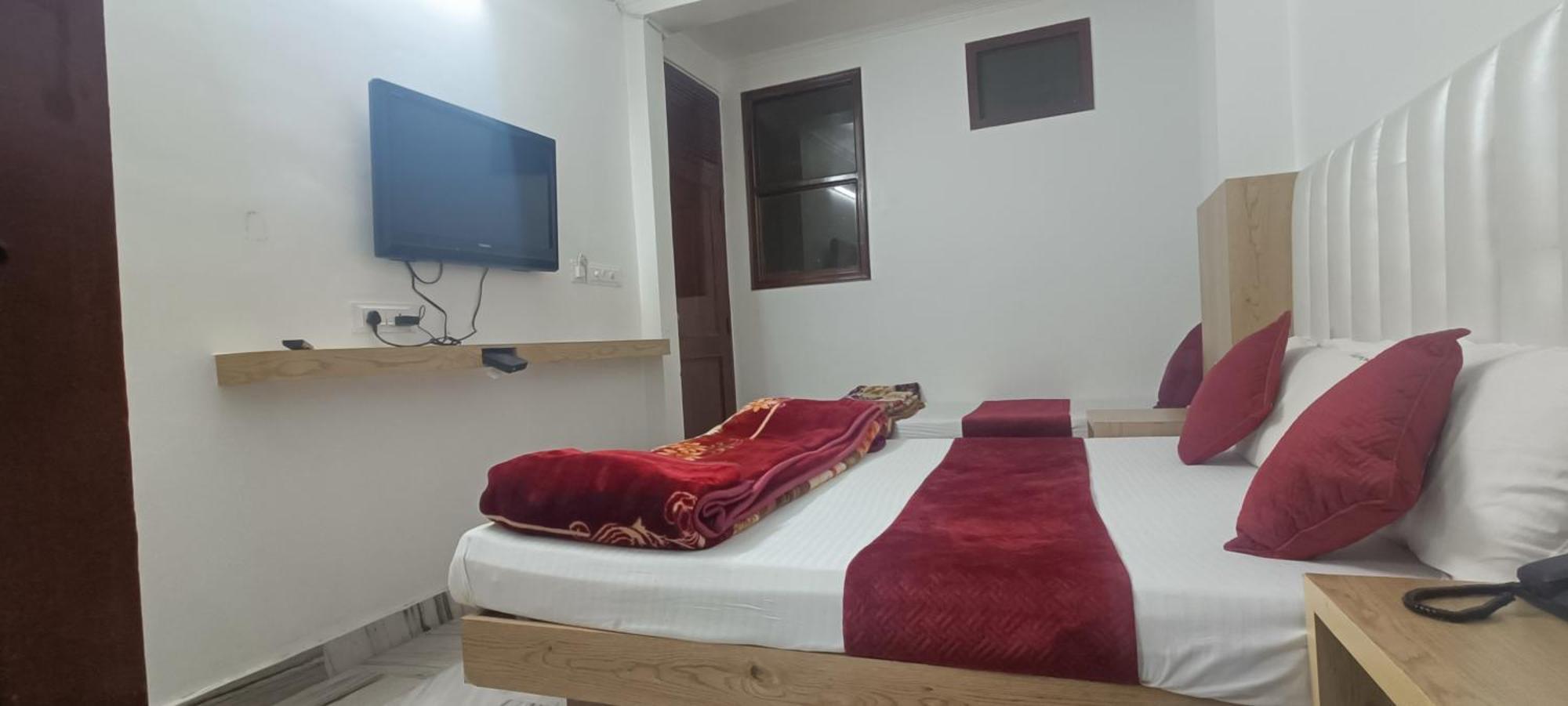 Hotel Family Shree Sai Dham *